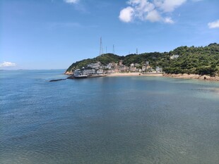 海边风光远处岛屿景色