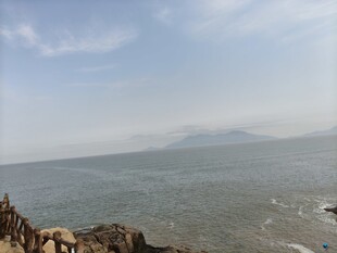 海边风景辽阔大海与远山