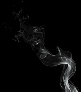 黑色背景下的飘逸烟雾