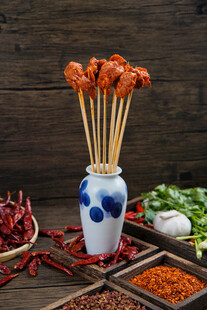 蓝白瓶中串起的美味郡肝