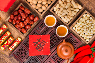 新春年货福字与传统美食