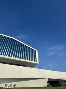 现代风格独特建筑外观