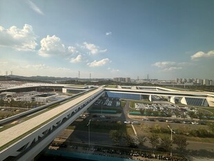 城市高架桥俯瞰景观