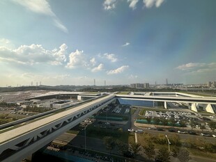 城市高架桥俯瞰景象