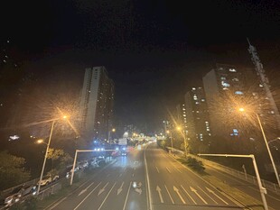 城市夜晚街道灯光景象