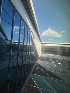 现代玻璃建筑外观景观