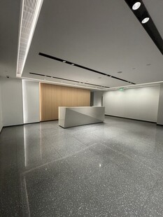 现代简约风格的空旷大厅