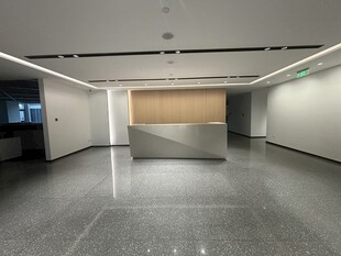 现代简约风格空旷大厅