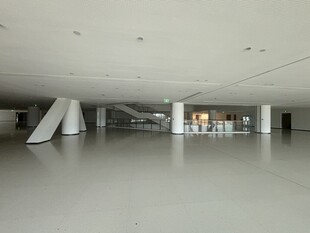 现代空旷室内空间场景