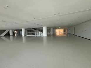 空旷现代化室内空间场景