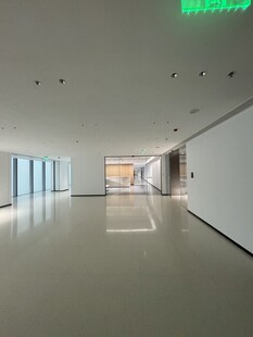 现代宽敞明亮的室内空间