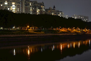 河畔夜景