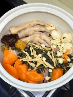蔬菜菌菇鸡爪汤
