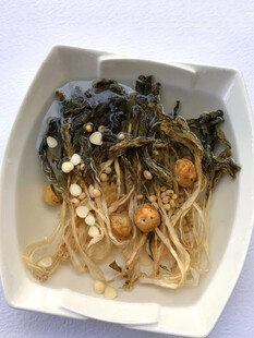 白菜干豆芽凉拌菜