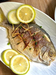 柠檬烤鲳鱼