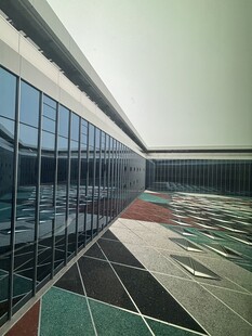 现代建筑玻璃幕墙外观