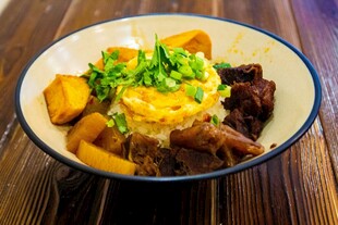 牛腩牛蹄筋盖美味牛肉土豆盖浇饭