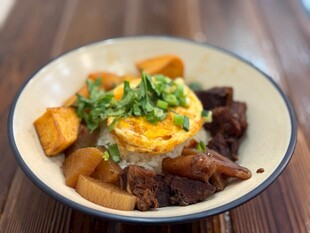 美味卤肉饭 营养又可口