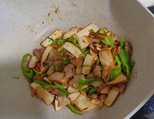 青椒豆干炒肉片