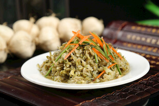 陕西美食  凉拌槐花