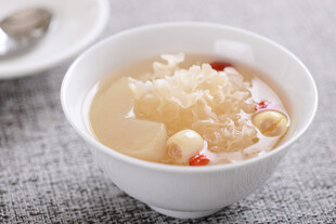 银耳莲子汤