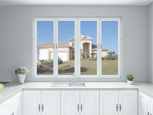 厨房窗前的美丽户外景致