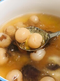 莲子桂圆养生汤