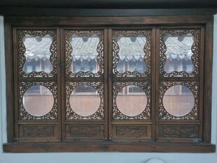 雕花门窗