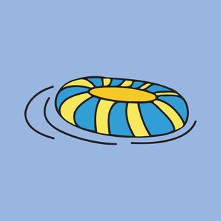 蓝色水面的彩色游泳圈