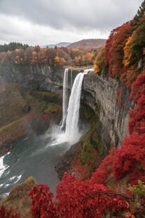 红叶瀑布