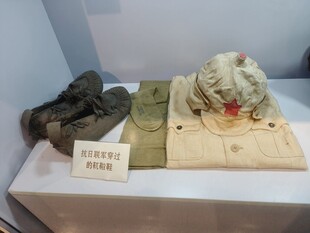 古代头盔展示