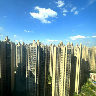 城市高楼林立的壮观景象