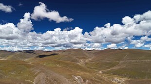 高原蓝天白云壮丽风光