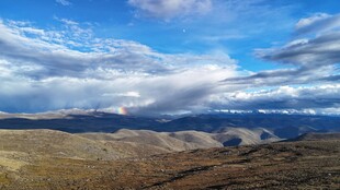 高山云海壮丽风光
