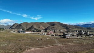 草原上的村落景观