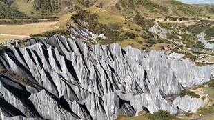 壮观褶皱地貌景观