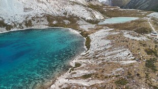 绝美蓝湖海岸风光