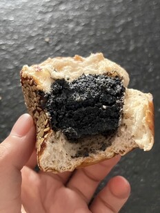 黑芝麻夹心面包
