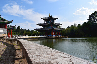 湖畔古亭美景