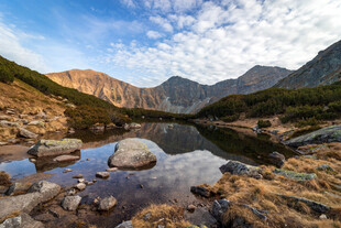 山间小湖