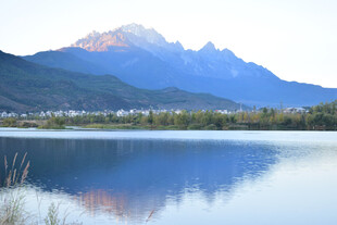 湖畔美景