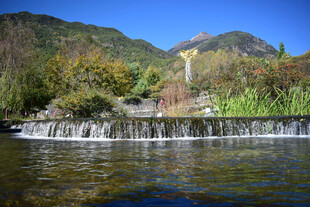 山间溪流