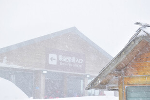 雪中木屋