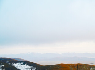 雪山远景