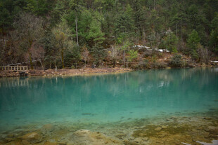 山间湖泊