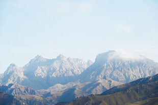 雪山远景