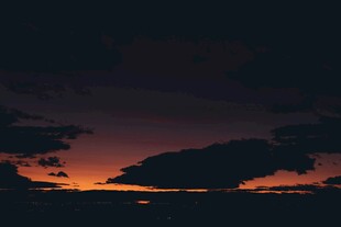 黄昏天空下的绚丽云彩