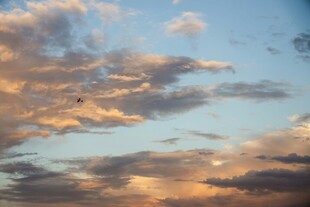 夕阳下的绚烂天空
