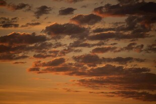 夕阳下的绚丽云层