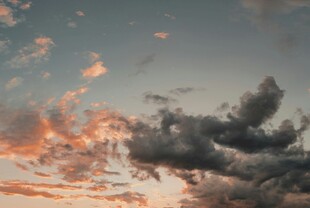 夕阳下的绚烂天空